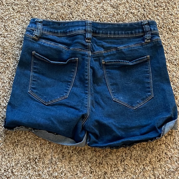 Size 5 gently worn FN shorts - Picture 2 of 2